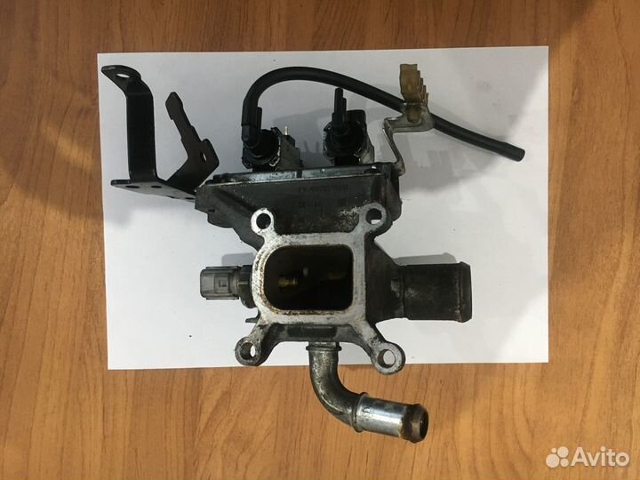 Корпус термостата Ford Focus 1.8-1S768K556AJ