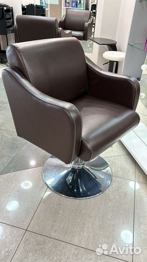 Парикмахерское кресло новое