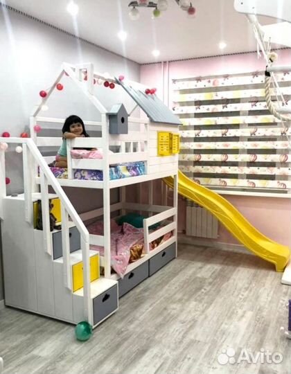 Кроватка домик с комодом