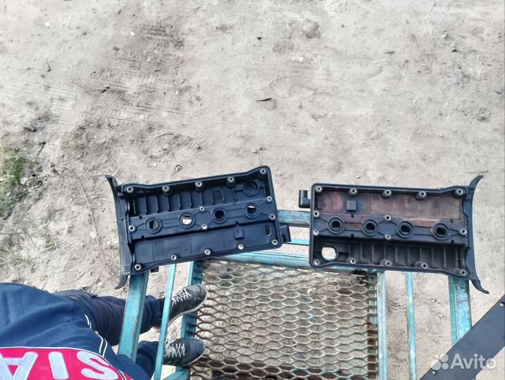 Крышка клапанов