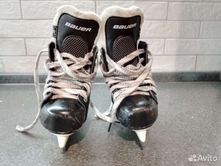 Коньки Bauer Nexus 200 размер Y8