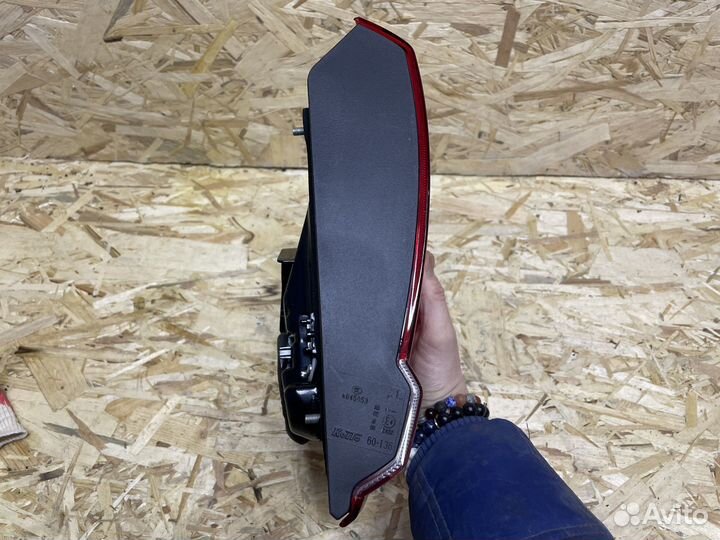 Фонарь левый багажника Toyota Land Cruiser 200