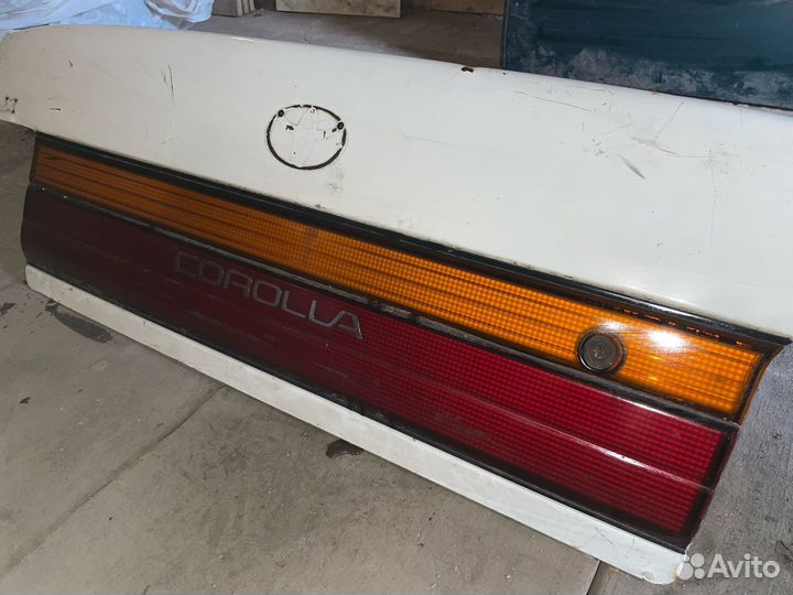 Крышка багажника toyota corolla LX AE100