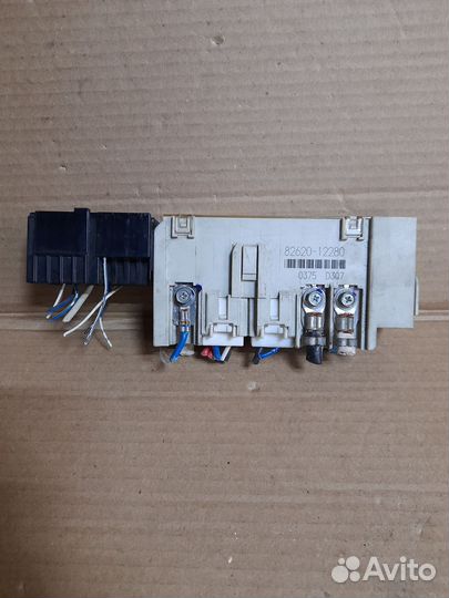 Блок предохранителей Toyota 82620-12280
