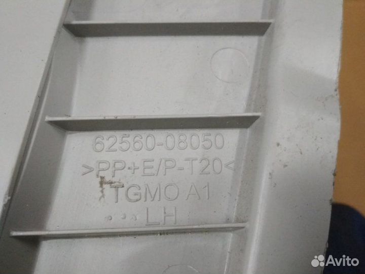 Обшивка стойки задней левой Toyota Sienna III