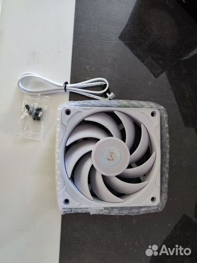 Lian Li uni fan slv2 120 и uni fan P28