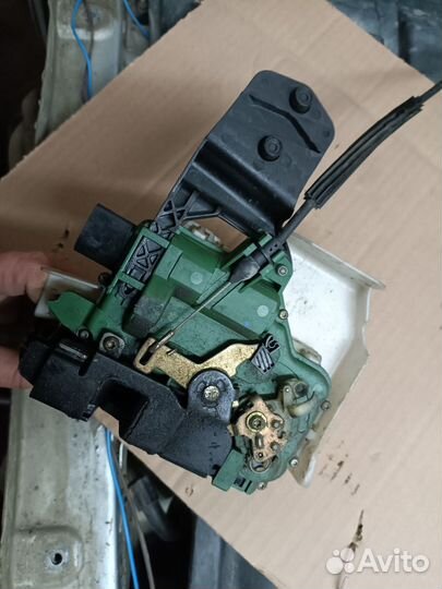 Замок передней правой двери Volkswagen Passat B5+