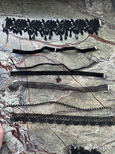 Украшения, чокеры, серьги, значки