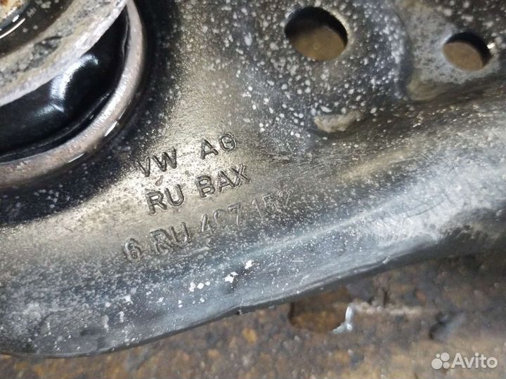 6RU407152 VAG Рычаг передний правый