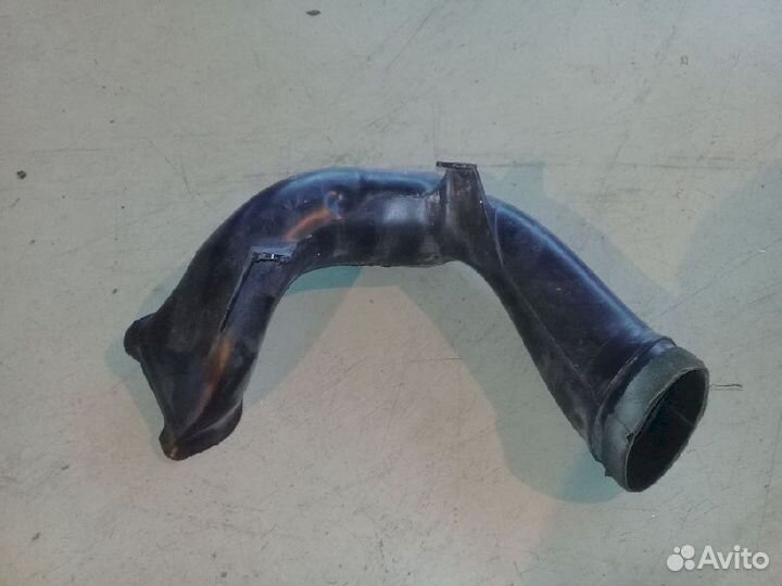 Воздухозаборник 52811-28120 Toyota Noah AZR65