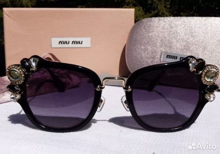 Солнцезащитные очки Miu Miu от Prada