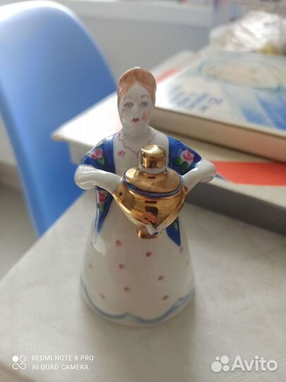 Фарфоровая статуэтка