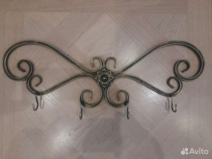 Вешалка из кованные элементов