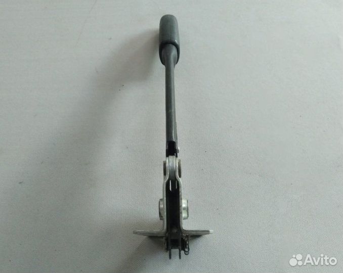 Рычаг стояночного тормоза LADA 2131 5 дверей 1.7