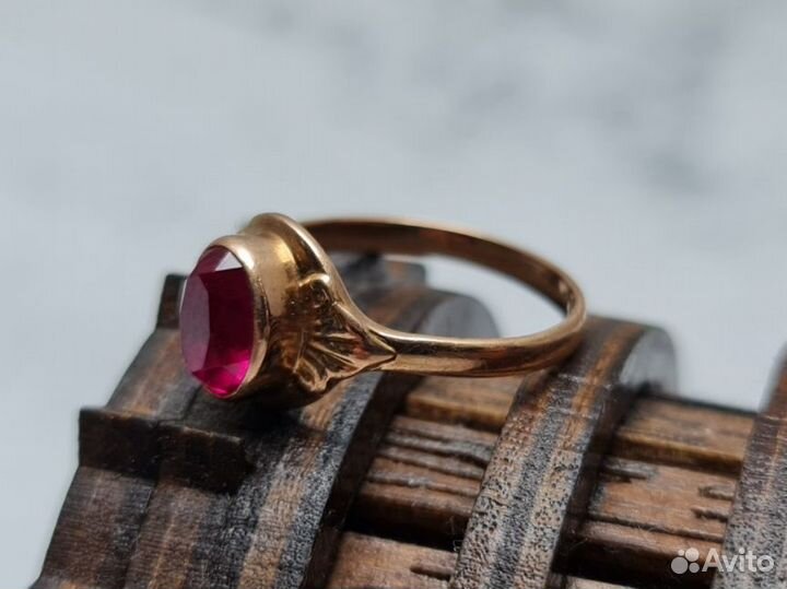 Золотое кольцо 585 пробы, массой 2,3 грамма (Р17)