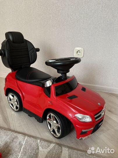 Машинка каталка с ручкой mercedes