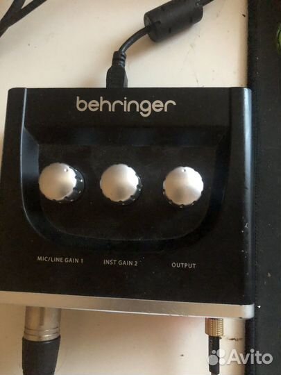 Звуковая карта behringer um2