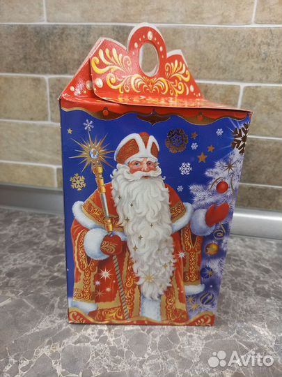 Коробка подарочная новогодняя