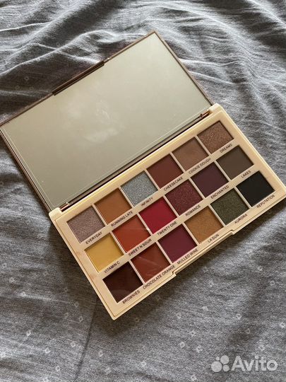 Палетка теней revolution