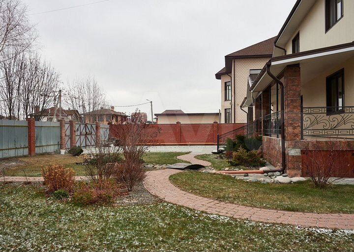 Коттедж 414 м² на участке 9 сот.