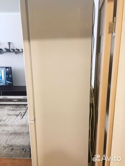 Холодильник Бирюса 380NF. Б/У