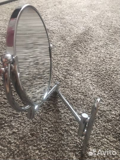 Зеркало косметическое настенное