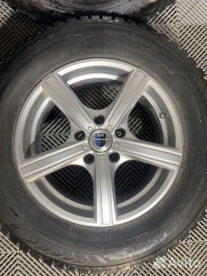 Колеса на Renault Nokian 215/70 R16 5x114.3