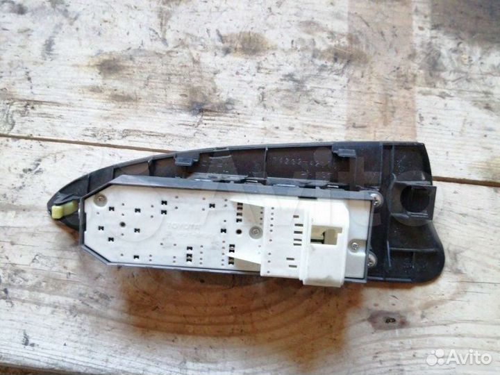 Блок управления стеклоподъемниками Toyota Rav4