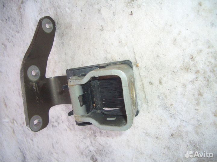 Петля двери багажника левая Порше Кайен с10