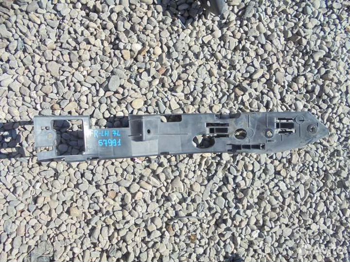 Крепление бампера переднее левое Volkswagen