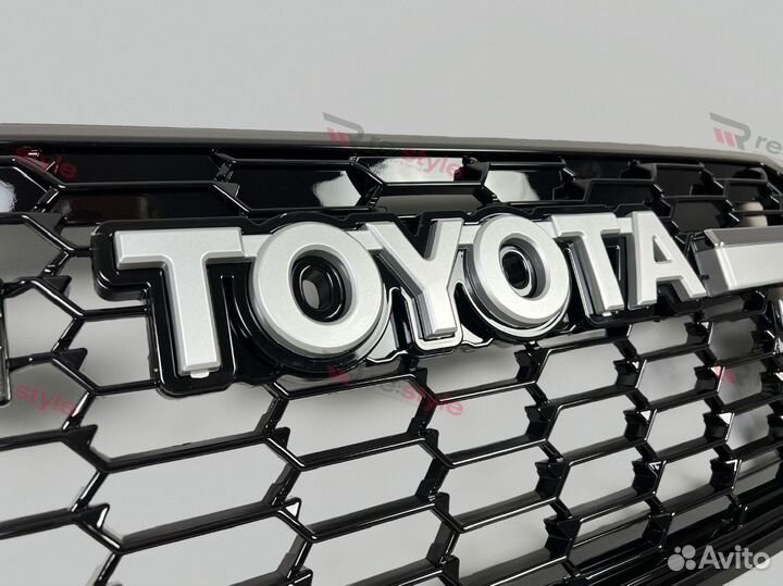 Решетка радиатора Land Cruiser 200 08-15г B2927