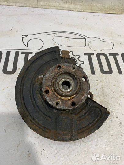 Кулак поворотный передний правый Renault Symbol