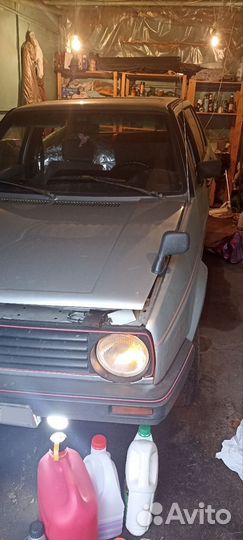 Volkswagen Golf 1.6 МТ, 1987, битый, 300 000 км