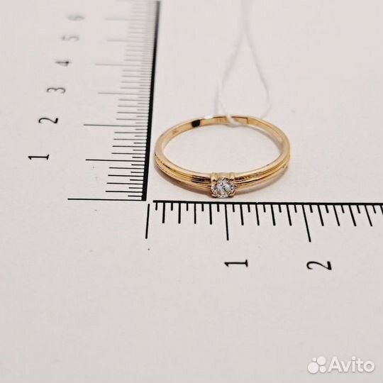 Золотое кольцо с бриллиантом 16,5р