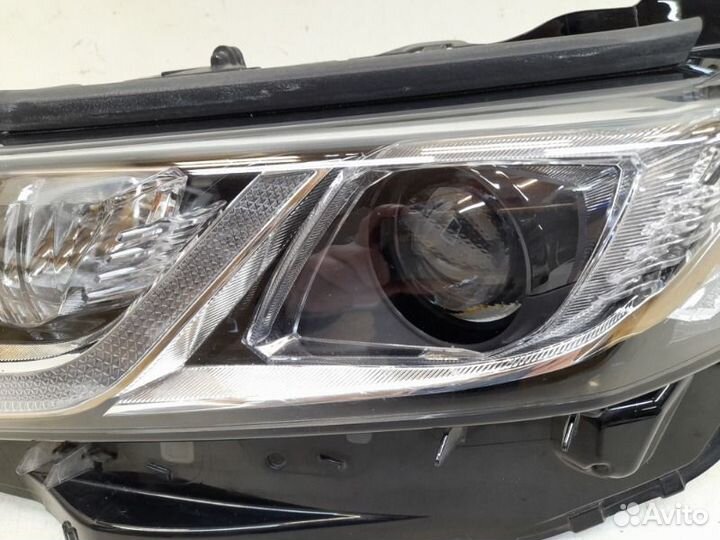 Фара левая Toyota Camry 70 2017-2021