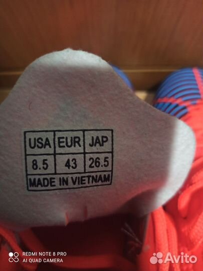 Футбольные бутсы adidas predator