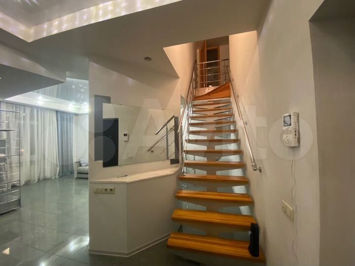 3-к. квартира, 100 м², 4/5 эт.