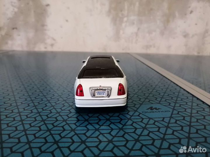 Lincoln town car модель в масштабе 1/38