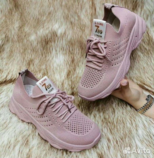 Кроссовки женские 36,39,40 размер