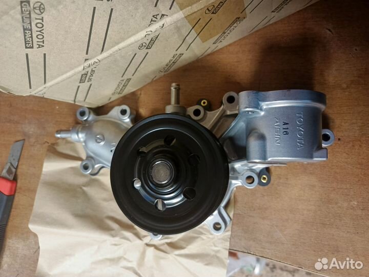 Водяная помпа на Toyota land cruiser 200