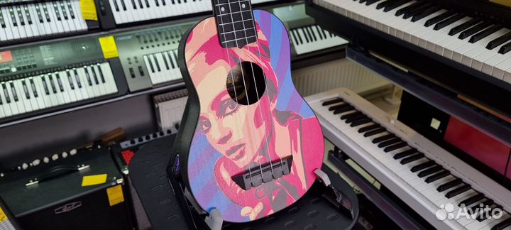 Укулеле новая