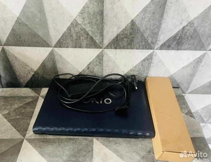 Sony Vaio Вафельный Синий Core i3/GeForce 410m