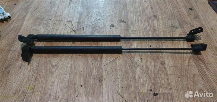 Амортизатор капота Kia Sorento 2002-2009