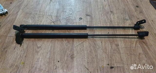 Амортизатор капота Kia Sorento 2002-2009