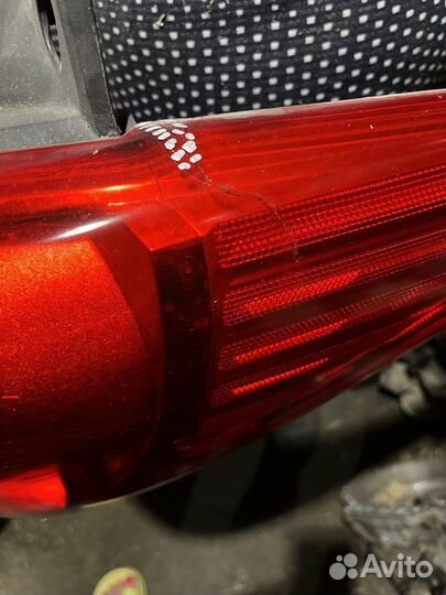 Фонарь задний правый Nissan Tiida трещина