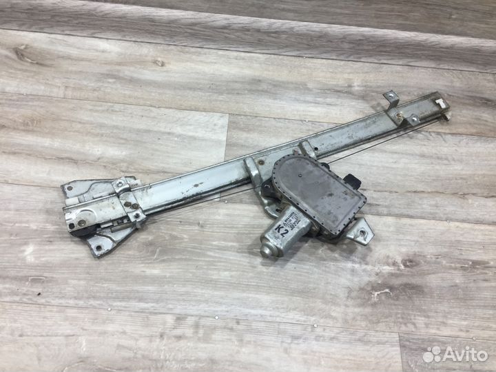 Стеклоподъемник правый Pajero 3 Паджеро / Montero