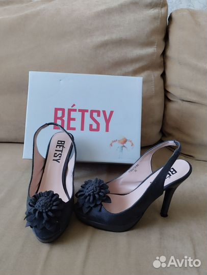 Босоножки женские