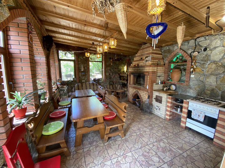 Дом 298 м² на участке 5 сот.