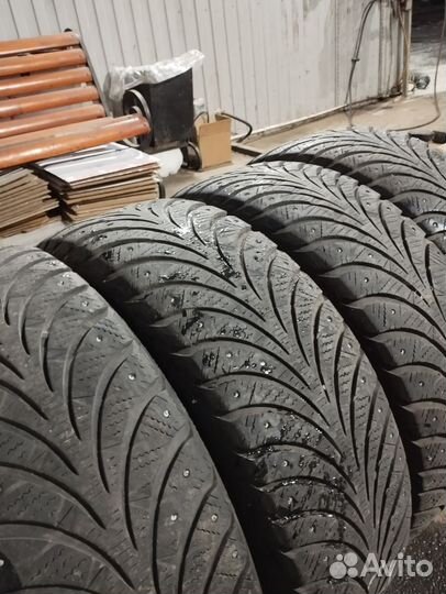 Goodyear UltraGrip Extreme 195/60 R15 88T