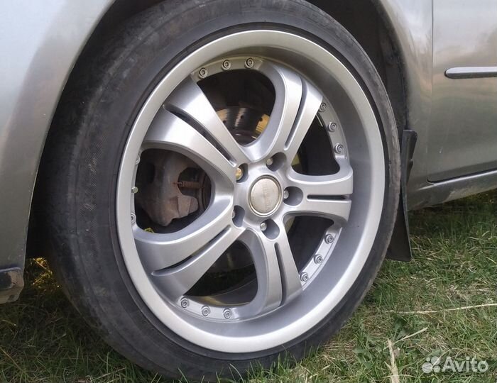 Диски R18 5x114.3 Cosmic Venerdi в Идеале с Шинами